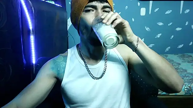 Snapshot of ponzothc chatting on 04.01.26 ponzothc online show from 04.01.26