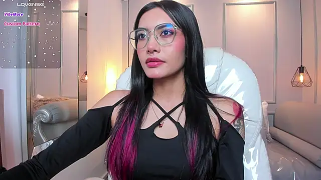 Snapshot of AzuraKindong chatting on 10.22.25 AzuraKindong online show from 10.22.25