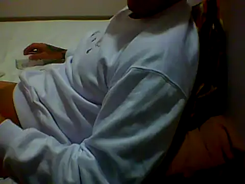 Snapshot of Skater29xx2 chatting on 01.18.25 Skater29xx2 online show from 01.18.25