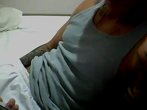 Snapshot of Skater29xx2 chatting on 01.18.25 Skater29xx2 online show from 01.18.25