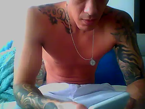 Snapshot of Skater29xx2 chatting on 01.20.25 Skater29xx2 online show from 01.20.25