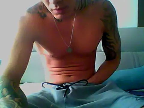 Snapshot of Skater29xx2 chatting on 01.22.25 Skater29xx2 online show from 01.22.25