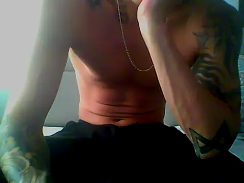 Snapshot of Skater29xx2 chatting on 02.03.25 Skater29xx2 online show from 02.03.25