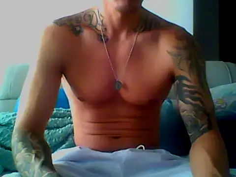 Snapshot of Skater29xx2 chatting on 02.06.25 Skater29xx2 online show from 02.06.25