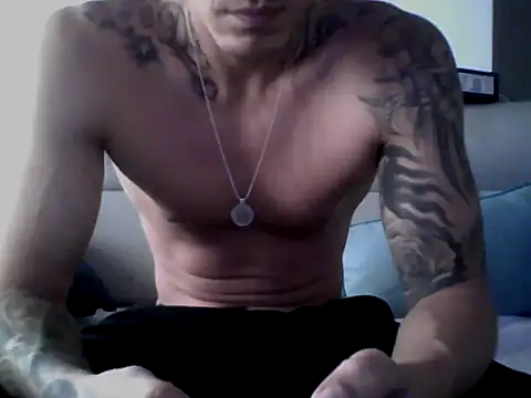 Snapshot of Skater29xx2 chatting on 02.11.25 Skater29xx2 online show from 02.11.25