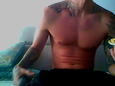 Snapshot of Skater29xx2 chatting on 02.19.25 Skater29xx2 online show from 02.19.25