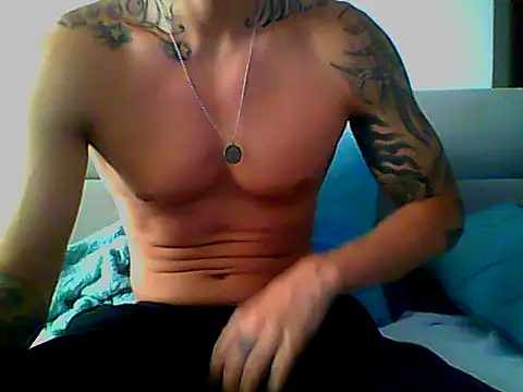 Snapshot of Skater29xx2 chatting on 02.26.25 Skater29xx2 online show from 02.26.25