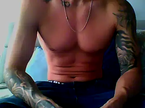 Snapshot of Skater29xx2 chatting on 03.10.25 Skater29xx2 online show from 03.10.25