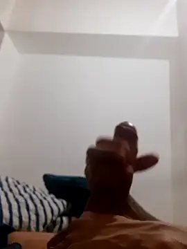 Snapshot of Skater29xx2 chatting on 03.12.25 Skater29xx2 online show from 03.12.25