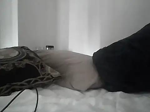 Snapshot of Skater29xx2 chatting on 09.30.25 Skater29xx2 online show from 09.30.25