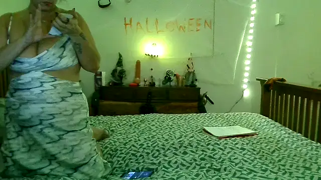 Snapshot of ExoticVibes69 chatting on 10.17.25 ExoticVibes69 online show from 10.17.25