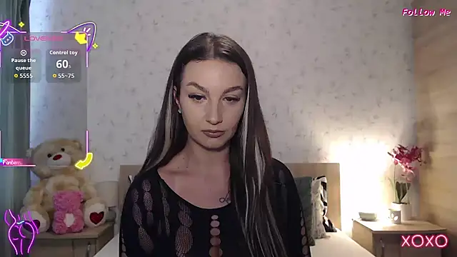 Snapshot of SecretSienna chatting on 10.15.25 SecretSienna online show from 10.15.25