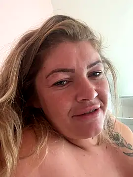 Snapshot of GabyHofstede chatting on 10.06.25 GabyHofstede online show from 10.06.25