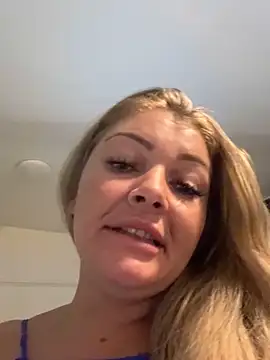 Snapshot of GabyHofstede chatting on 10.19.25 GabyHofstede online show from 10.19.25