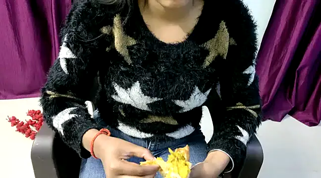 Snapshot of IAM_002 chatting on 12.21.24 IAM 002 online show from 12.21.24