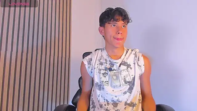 Snapshot of Angel_esteban_fx chatting on 05.08.26 Angel esteban fx online show from 05.08.26