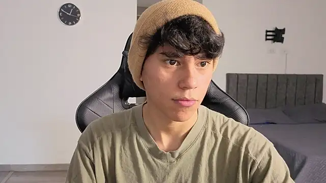Snapshot of Angel_esteban_fx chatting on 05.19.26 Angel esteban fx online show from 05.19.26