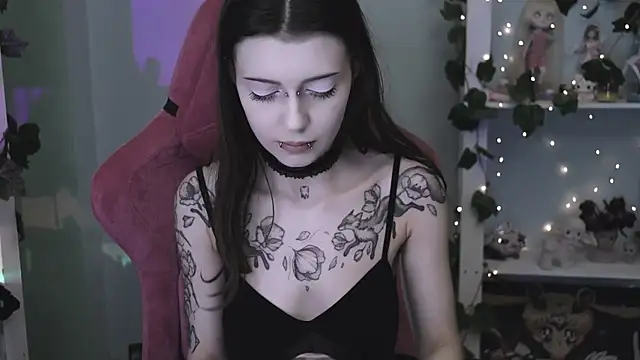 prettybones online show from 06.10.26