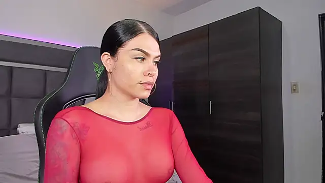 Emmilysantibanez online show from 11.30.25