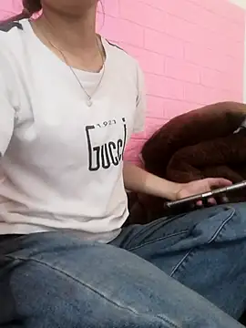 Snapshot of -Almira- chatting on 09.24.25 -Almira- online show from 09.24.25