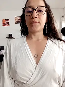 emilypoppy3 online show from 02.20.26