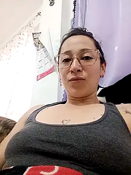 emilypoppy3 online show from 04.15.26