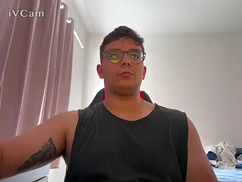 Snapshot of Thickdick6905 chatting on 09.08.25 Thickdick6905 online show from 09.08.25