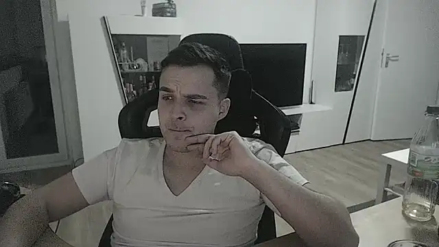 SharkLuigi online show from 01.16.25