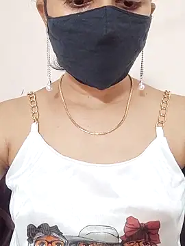 Snapshot of Angleannie chatting on 10.04.25 Angleannie online show from 10.04.25