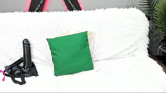 Snapshot of DaisyMun chatting on 02.26.25 DaisyMun online show from 02.26.25