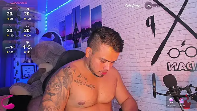 Snapshot of Naughty_Charly chatting on 01.21.25 Naughty Charly online show from 01.21.25