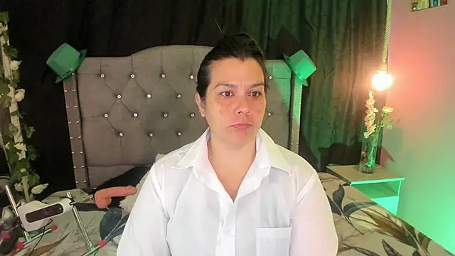 martina foxy  online show from 03.18.25