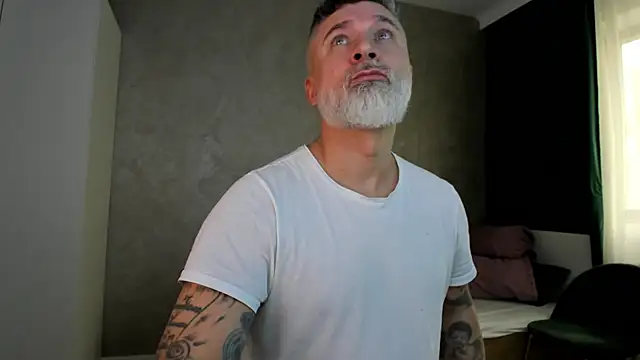 Snapshot of BlowMyXXL chatting on 12.29.24 BlowMyXXL online show from 12.29.24