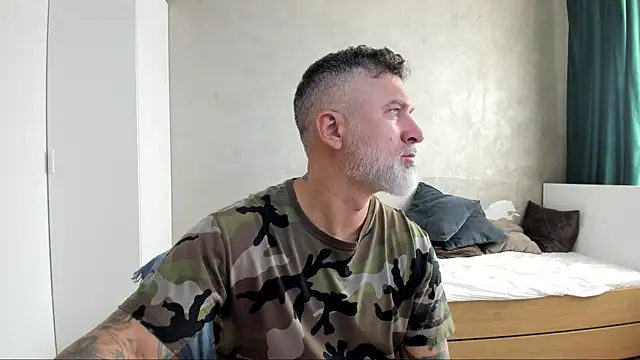 Snapshot of BlowMyXXL chatting on 09.10.25 BlowMyXXL online show from 09.10.25