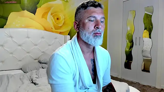 Snapshot of BlowMyXXL chatting on 11.05.25 BlowMyXXL online show from 11.05.25