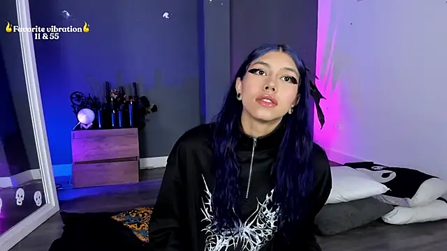 Snapshot of Raven_Witch_ chatting on 05.17.26 Raven Witch online show from 05.17.26
