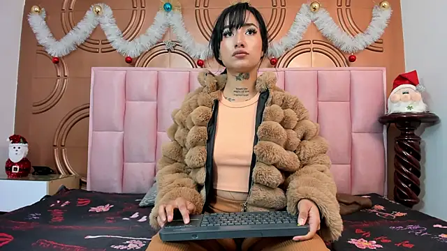 Snapshot of emmily_keller19 chatting on 01.06.25 emmily keller19 online show from 01.06.25