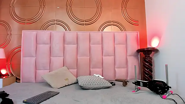 Snapshot of emmily_keller19 chatting on 02.04.25 emmily keller19 online show from 02.04.25