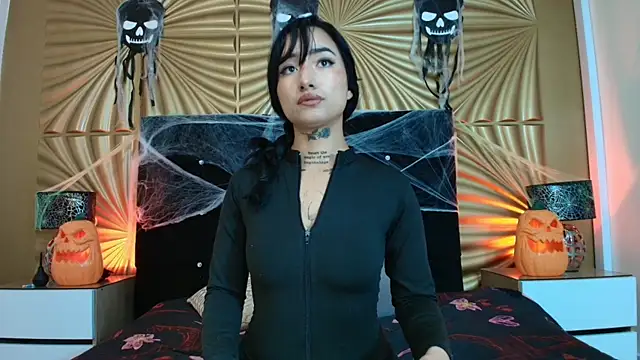 Snapshot of emmily_keller19 chatting on 10.17.25 emmily keller19 online show from 10.17.25