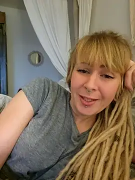 Snapshot of Jenna-Lia chatting on 12.25.24 Jenna-Lia online show from 12.25.24