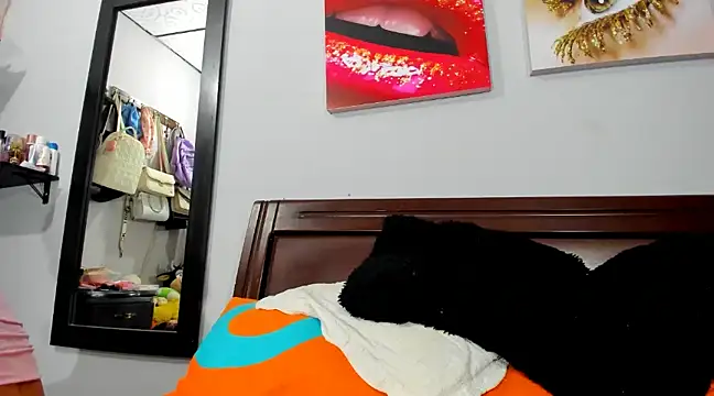 Snapshot of aleziiacam chatting on 12.15.24 aleziiacam online show from 12.15.24