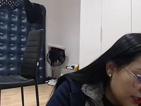 Snapshot of Alisha_99 chatting on 11.21.25 Alisha 99 online show from 11.21.25