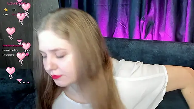 Snapshot of Megan_Violer chatting on 12.02.24 Megan Violer online show from 12.02.24
