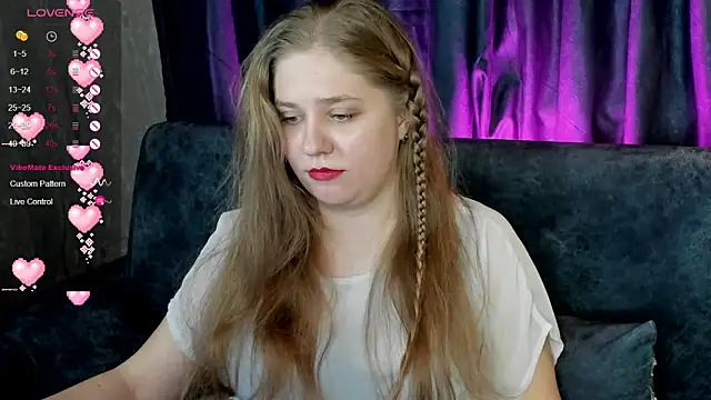 Snapshot of Megan_Violer chatting on 12.02.24 Megan Violer online show from 12.02.24