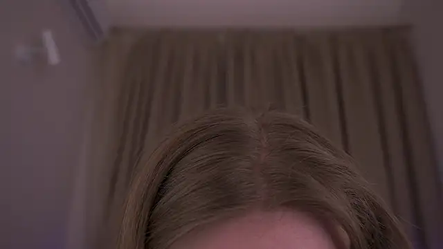 LylaYeess online show from 03.10.25