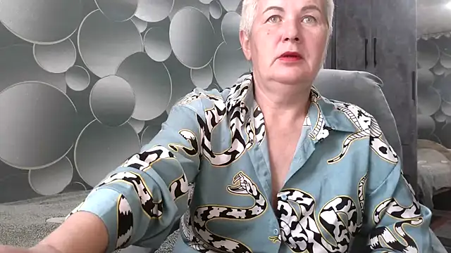 NicoleOlla online show from 10.04.25