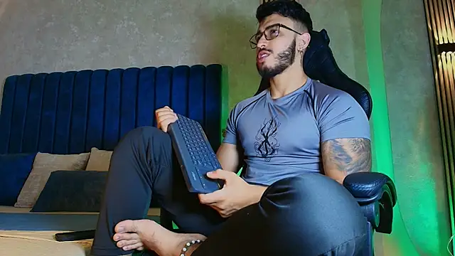 Liam Kleiin online show from 07.08.26
