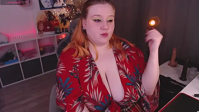 Snapshot of lissamuff chatting on 12.13.24 lissamuff online show from 12.13.24