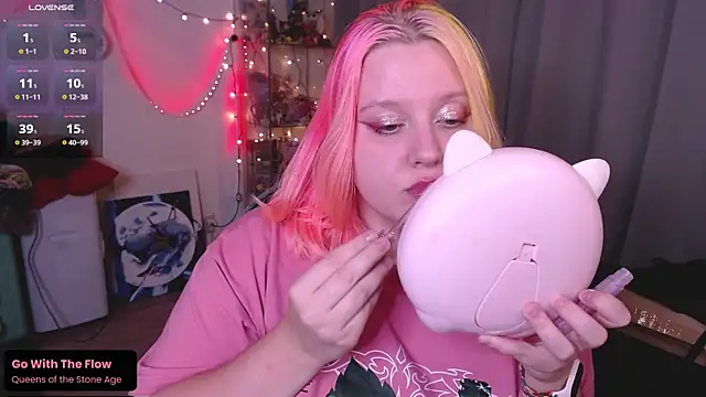 Snapshot of lissamuff chatting on 10.08.25 lissamuff online show from 10.08.25