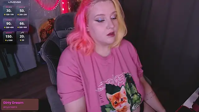 Snapshot of lissamuff chatting on 10.22.25 lissamuff online show from 10.22.25